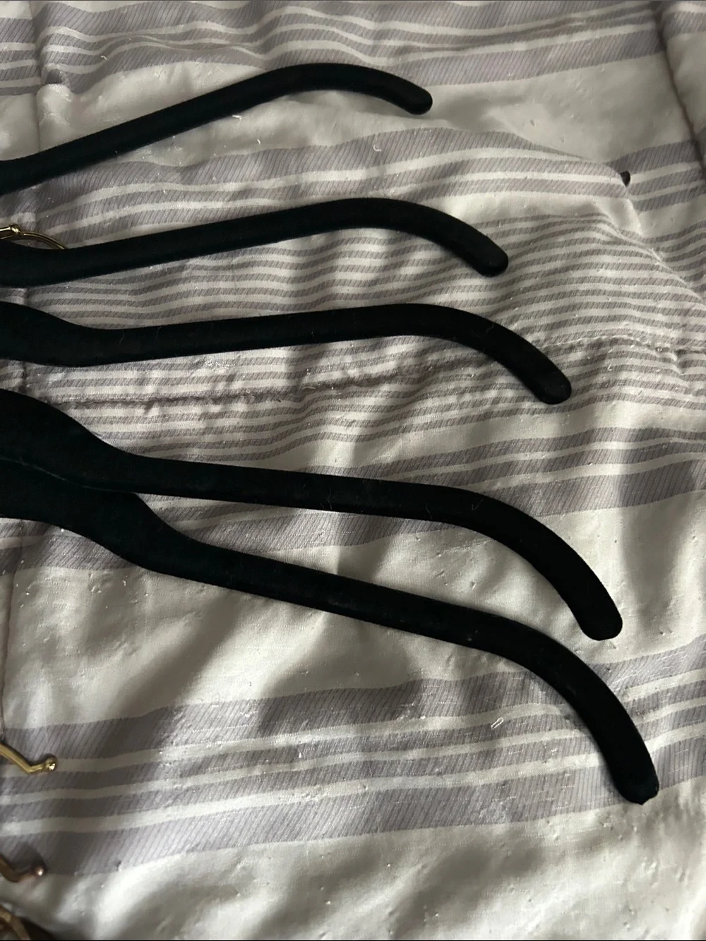 Joy Mangano 10 Black Velvet Slim Nonslip Hangers with Gold Hooks NEW UNUSED